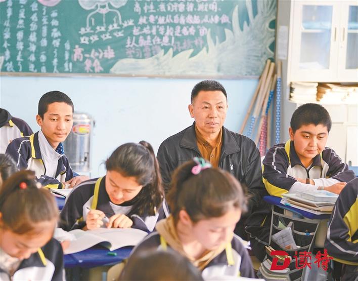 十佳爱心人物候选人 | 黄光检：三载支教把爱献给边疆