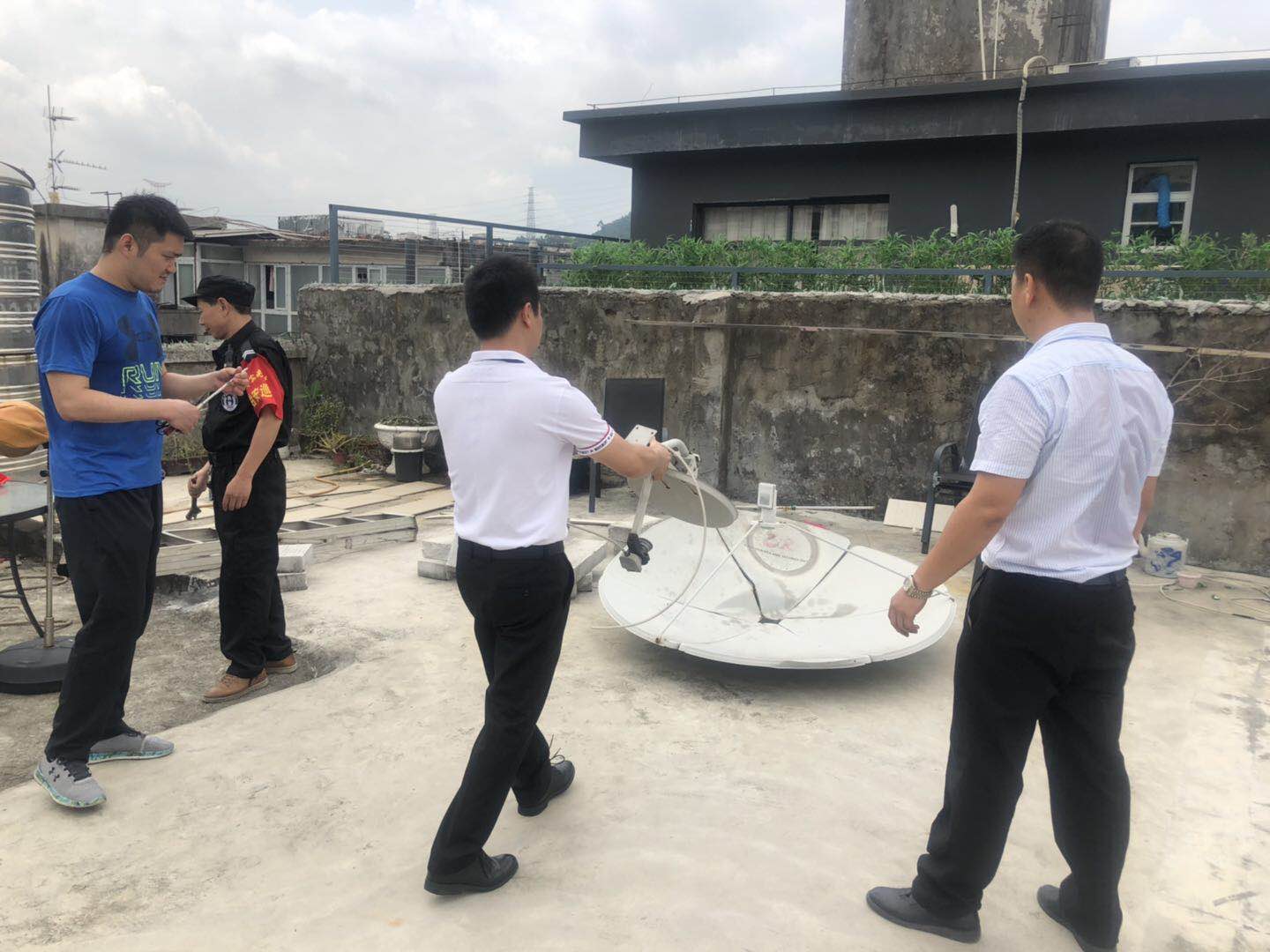 整治非法安装 沙湾社区拆除“小耳朵”40个  