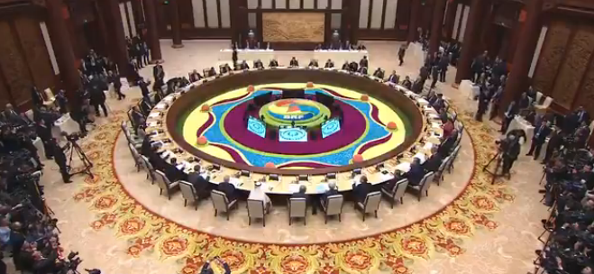 最新 | 习近平主持第二届“一带一路”国际合作高峰论坛圆桌峰会并致开幕辞