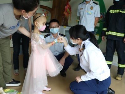 宁波女孩4岁生日，深圳消防员却突然到来……背后故事暖化了