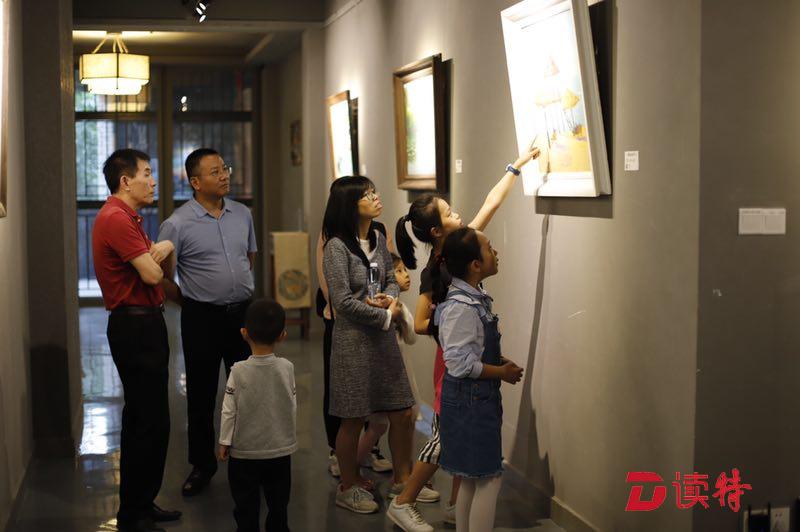 看展 | 艺术家董朝阳以油画作品呈现“诗在远方”