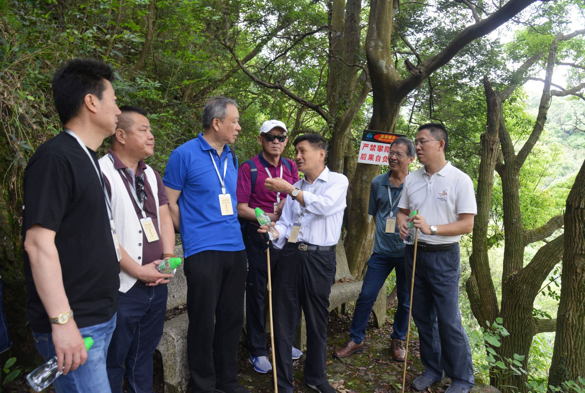 作家叶辛：愿观音山簇拥在诱人鲜花丛中