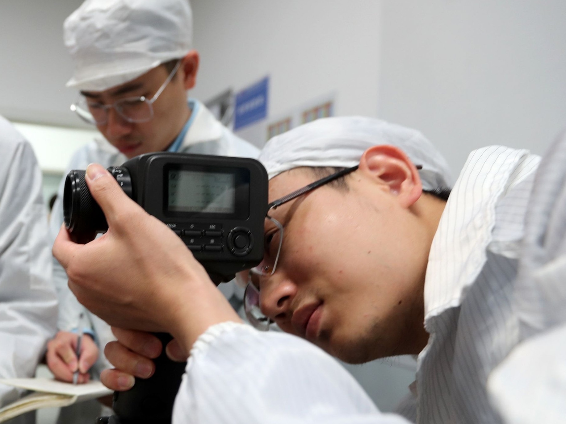 ​深企光学薄膜和光子晶体材料应用技术行业领先