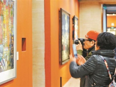 慎海雄参观庆祝新中国成立70周年暨深圳建市40周年美术作品展