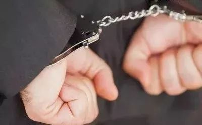 死者竟能屡屡犯罪？男子冒充已故兄弟身份作案该如何判罪？