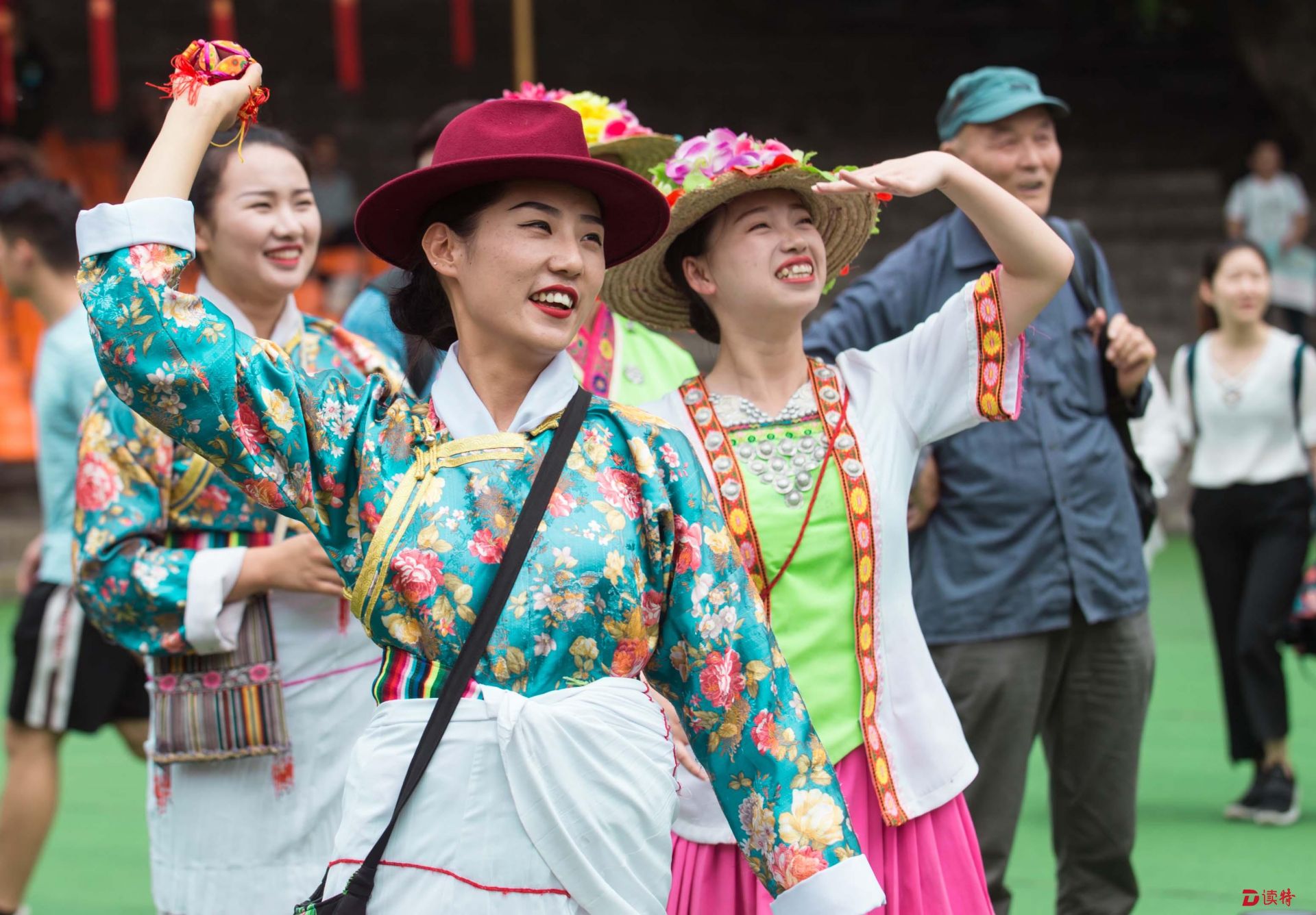 锦绣中华民俗文化村举办三月三“竹竿节”