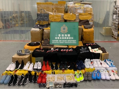 香港海关与内地联手缴获4200件冒牌货