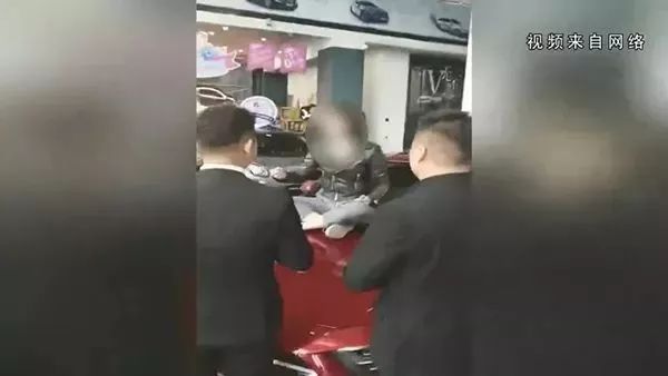 维权，不应付出尊严的代价！