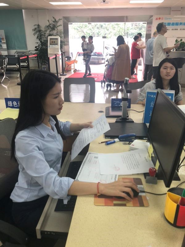全市率先！南湾街道推行“一枚公章管审批”，办事省时省力更省心