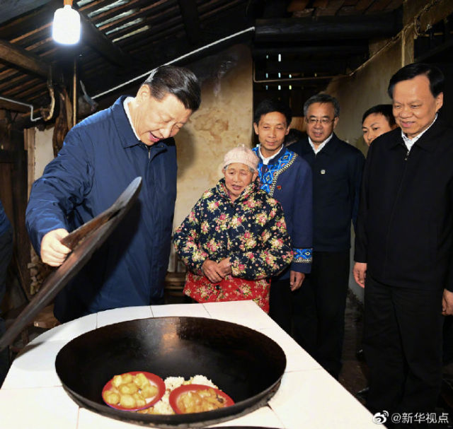 习近平在贫困户家中算细账