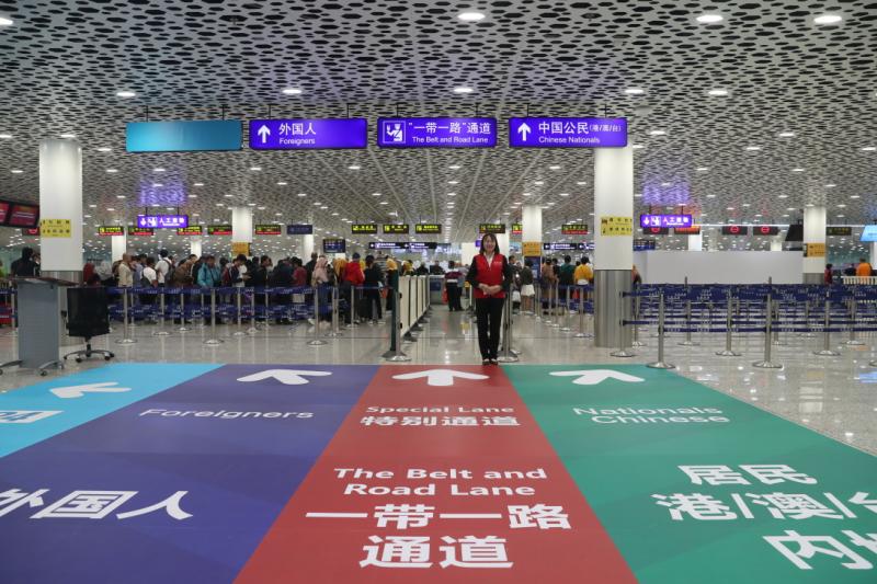 深圳机场边检站开通“一带一路”通道  