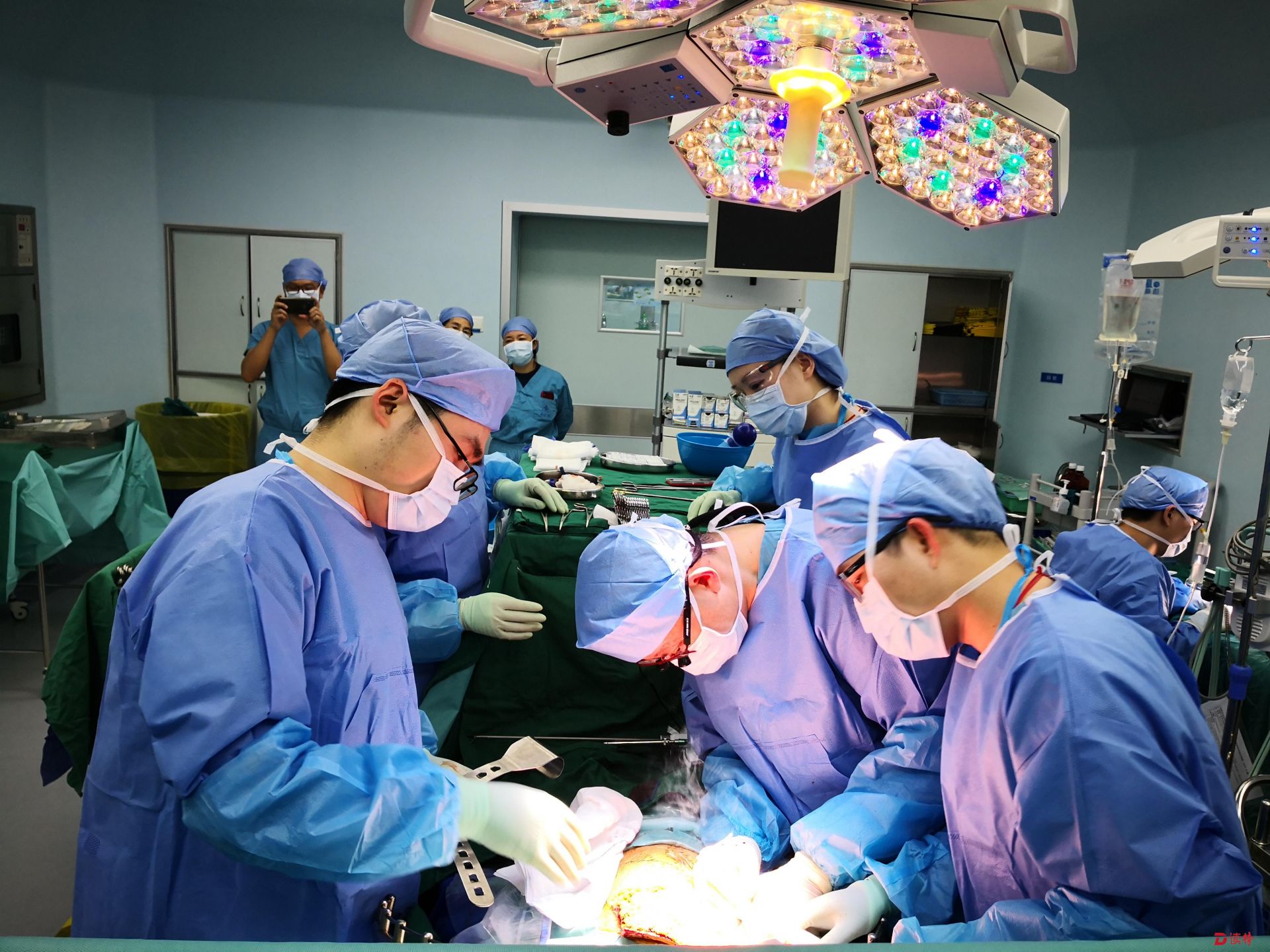 全国首例！深圳一艾滋病+乙肝肝昏迷患者跨血型肝移植成功
