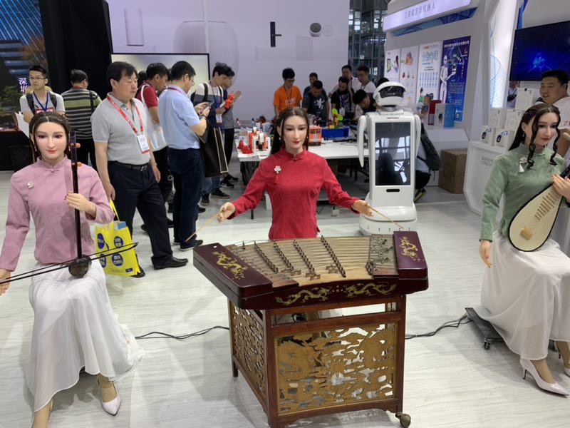 妙哉！这首“甜蜜蜜”居然是一群仿生演奏机器人合奏的