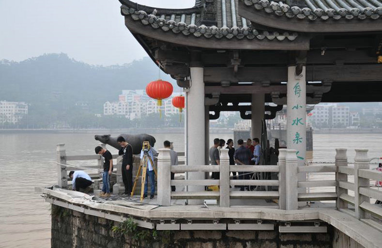 松了一口气！潮州广济桥被撞桥墩未受损，桥面栏杆开始修复
