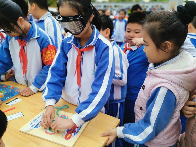 游戏中养成禁毒意识 光明公安组织禁毒游园会