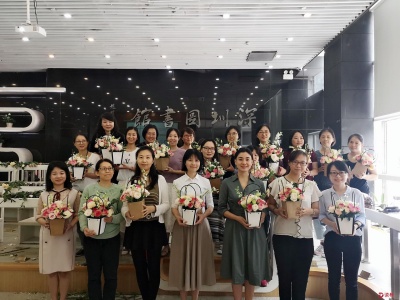 深圳图书馆为女性读者开设插花体验活动，可免费参与  