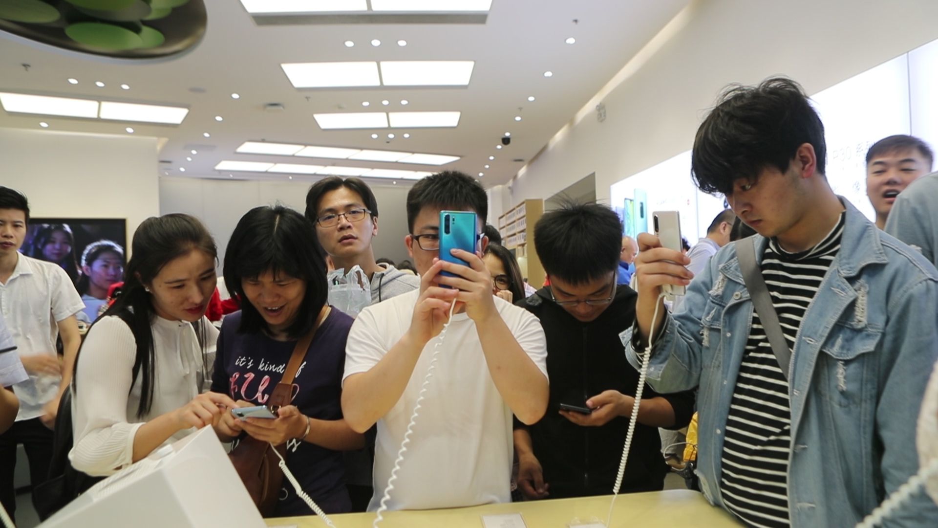 新闻路上说说说丨50倍变焦、能拍银河的手机，你会买吗？