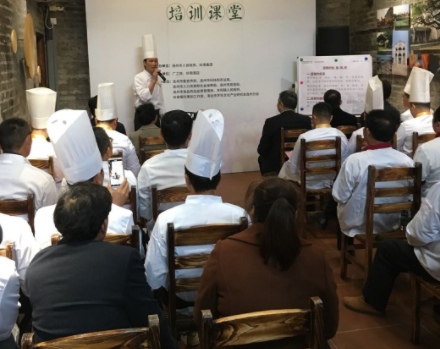 “粤菜师傅工程+精准扶贫”  31名广西贫困娃留深就业