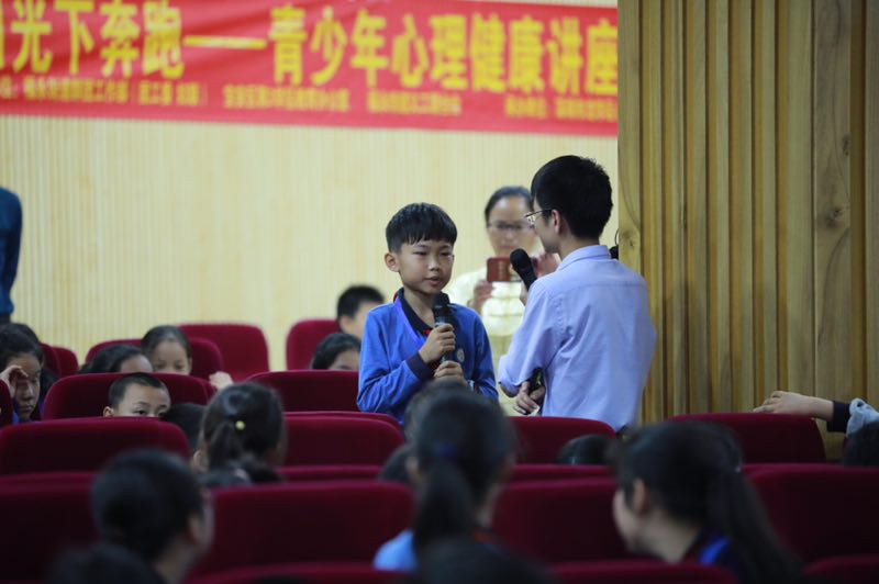 如何培养青少年抗压抗挫能力？博士专家进校园手把手教你