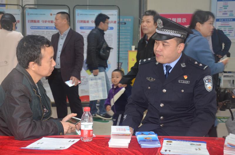 光明警方开展大型“扫黑除恶”宣传行动