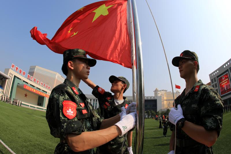 澳门中学生国旗手训练营在驻澳门部队举行