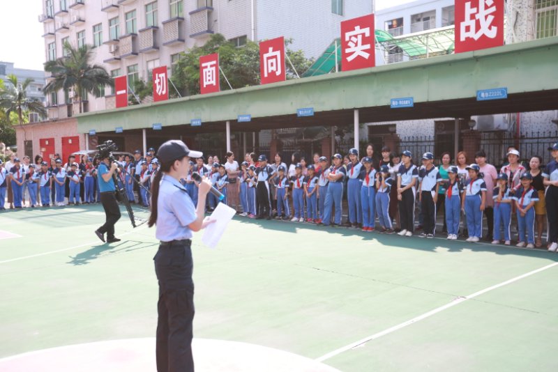 母亲节龙岗少警帮忙守护妈妈的“钱袋子” 以特殊方式感恩母亲