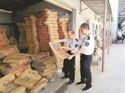 打击制假！宝安监管局查获假冒品牌水泥袋4200个