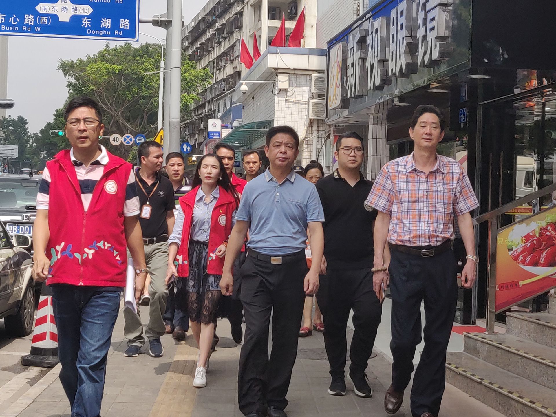 用脚步丈量辖区促“创文”整改提升，“行走东湖”专项行动见成效