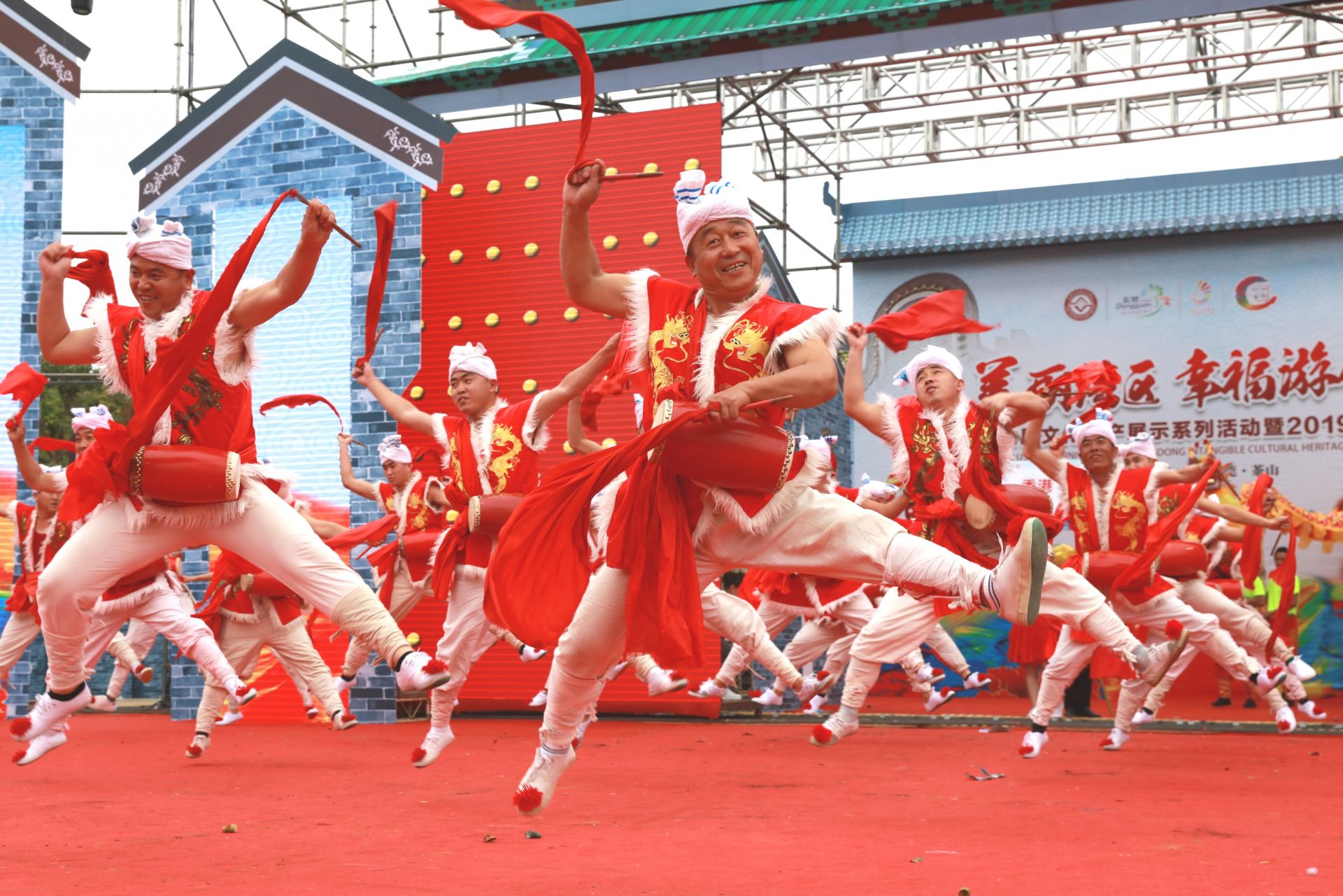 全国120多项非遗等项目亮相东莞茶山，传统文化大巡游热闹上演