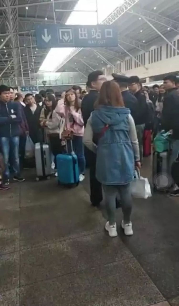买了票却上不了车咋回事？有人