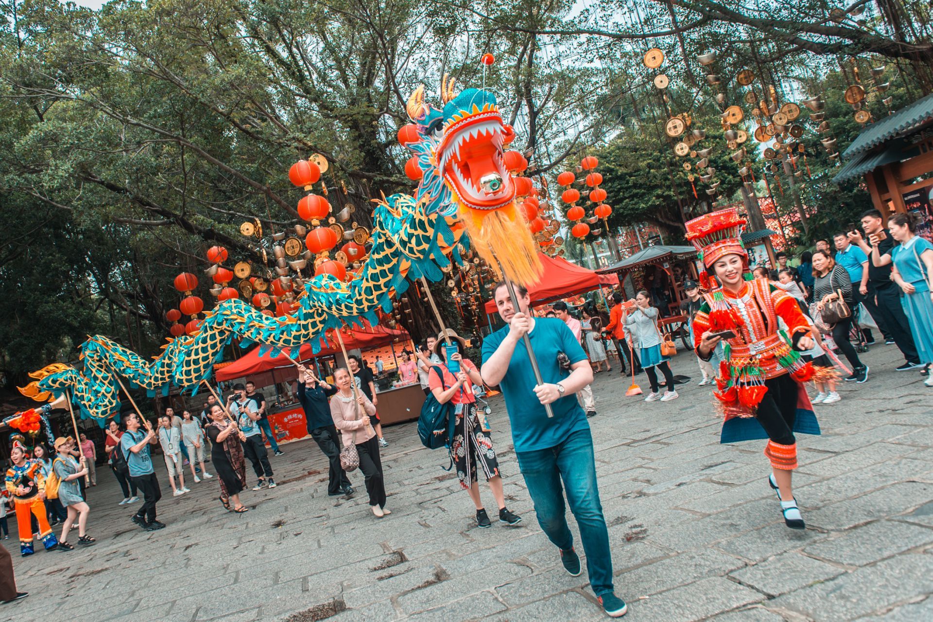 “五一”深圳景区玩“混搭” 市民出境游热情高