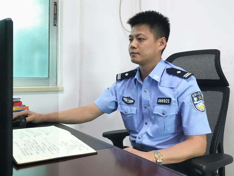 每日警星|  黄育豪：冲锋在前勇擒毒贩