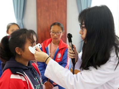 如何爱眼护牙？广东医疗专家到西藏察隅为中小学生查病解惑送温暖