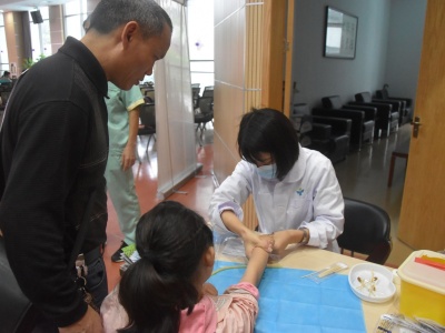 “世界地贫日”深圳市儿童医院开展义诊活动