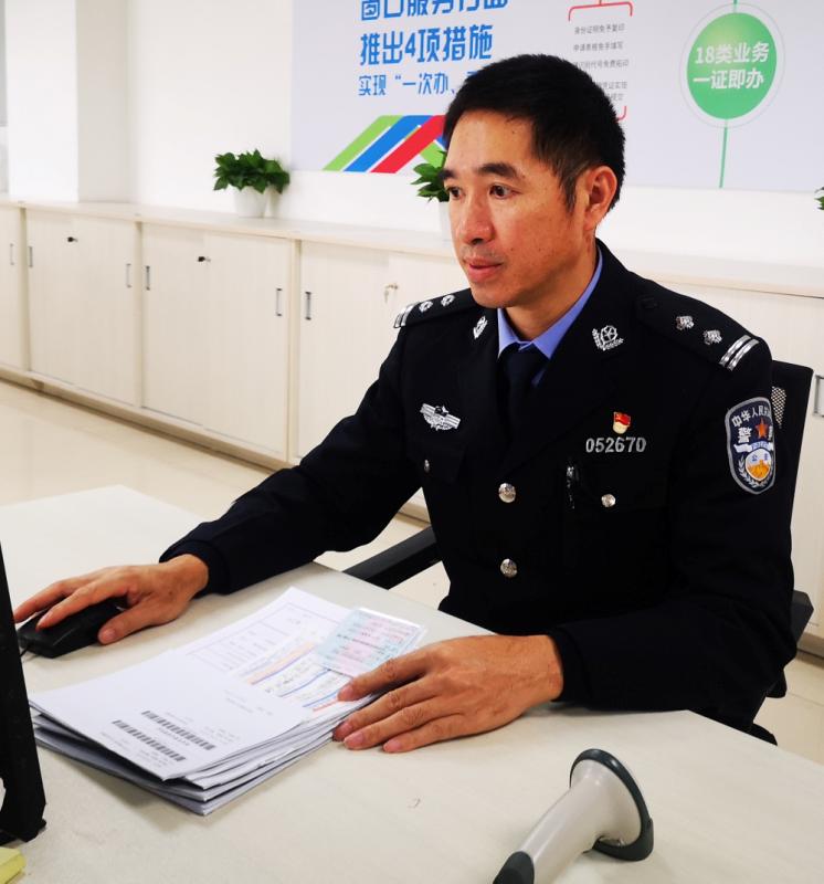 每日警星 | 肖建强：车管业务窗口服务标兵