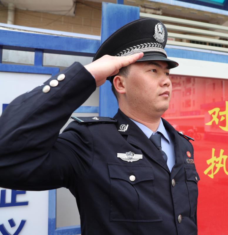 每日警星| 贺碧翔：打击新型犯罪的能手