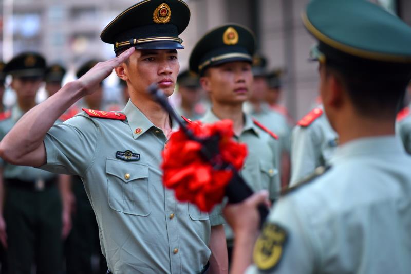 三个人的入队仪式  ——驻守深圳中英街的“沙头角模范中队”迎来第2509个兵