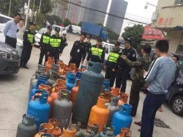 深圳城管部门一年来没收“黑煤气”近5万瓶