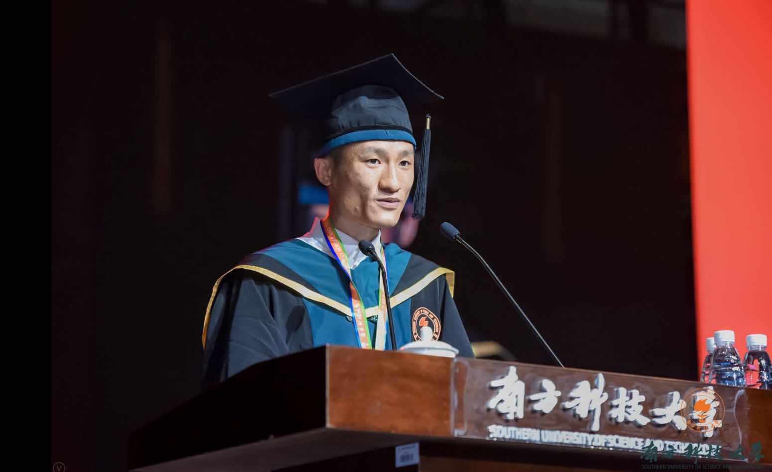 休学创业后重返校园，如今他作为优秀毕业生代表发言……