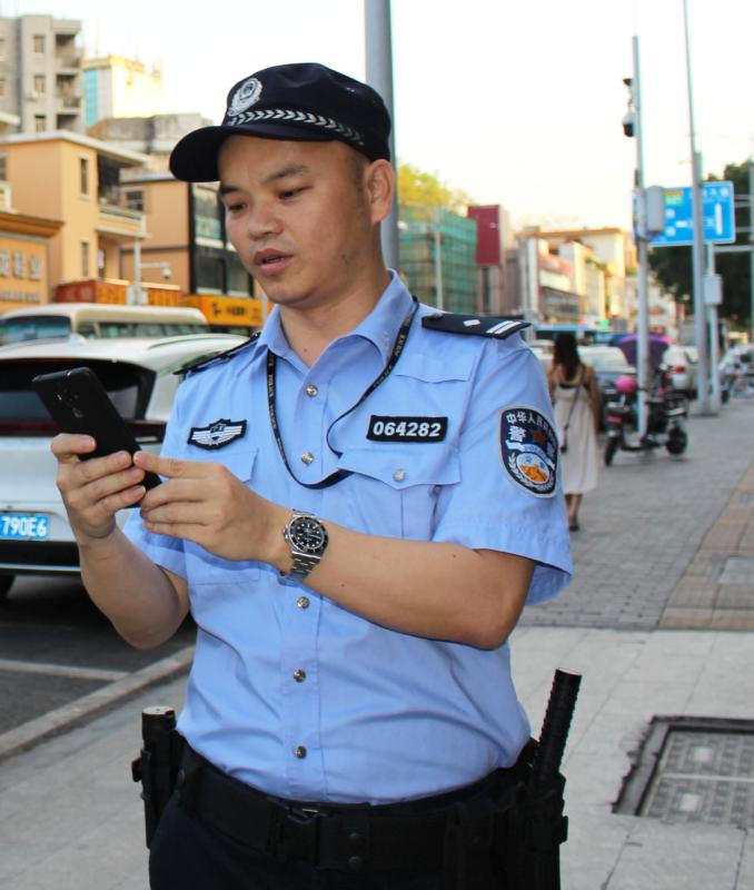 每日警星丨黄惠斌：冲锋一线的“柔情铁汉”