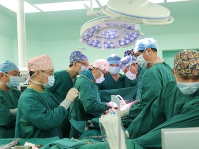 华南地区首例“人工心脏”植入术在深圳完成