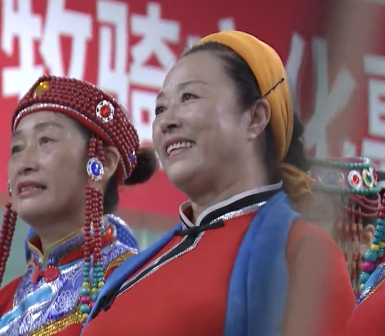 视频︱习近平为乌兰牧骑点赞