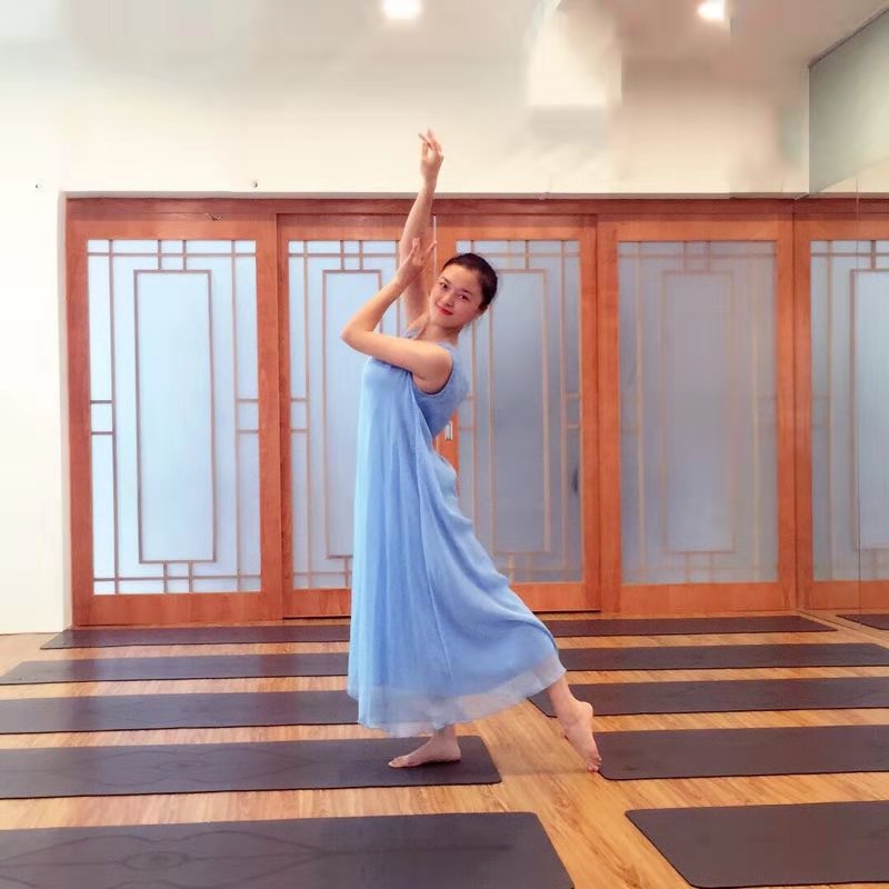 开馆一年多招400学员，东莞90后美女成瑜伽“达人”