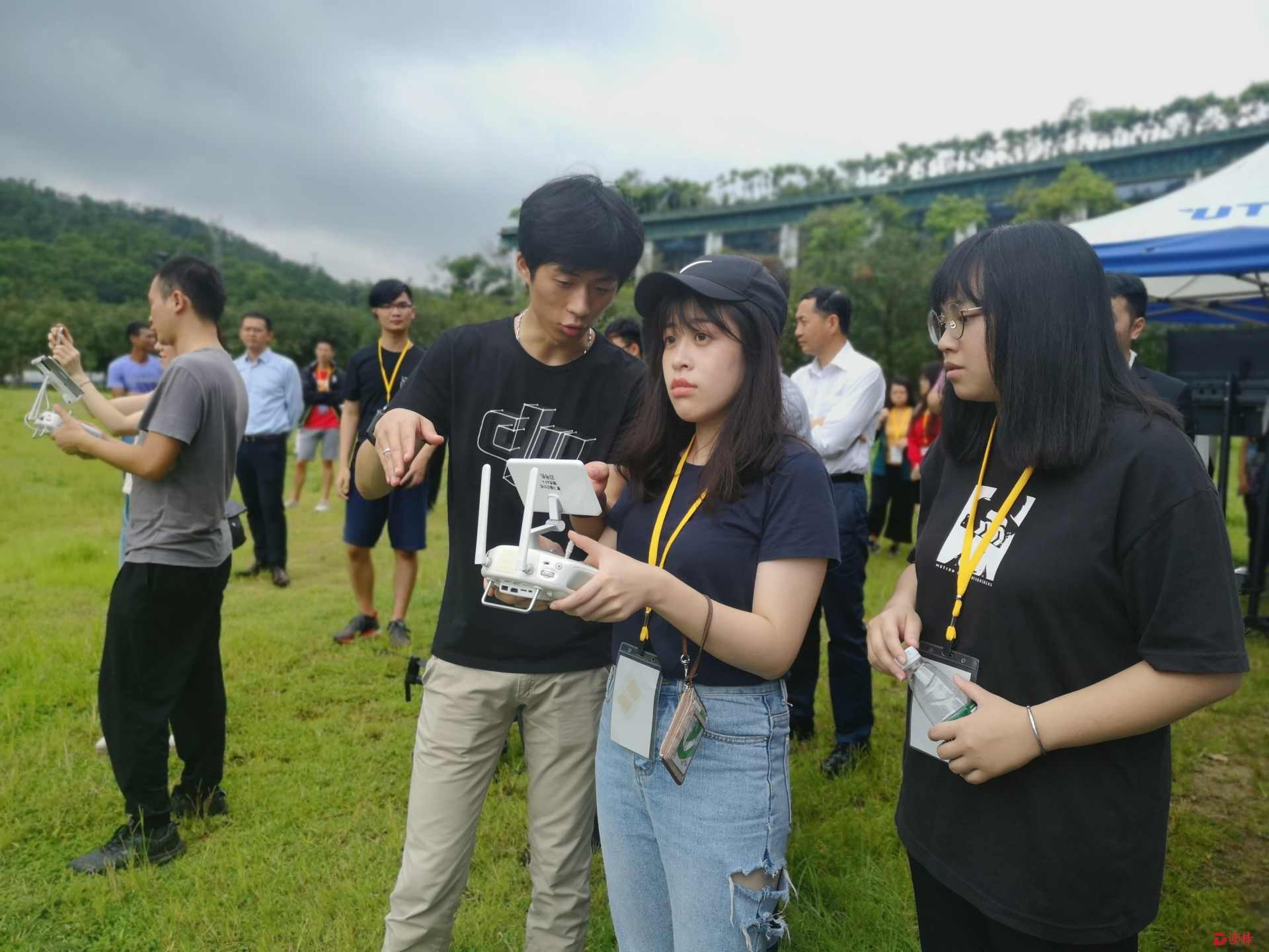 非常震撼，以后想多来看看！台湾大学生与深圳“亲密接触”