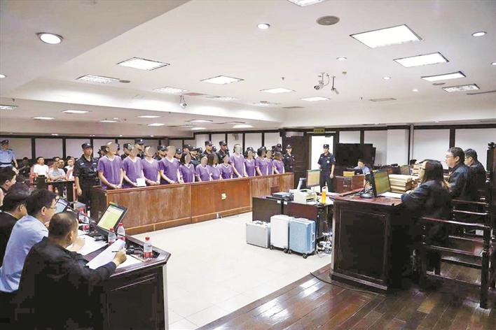 坪山区首宗医疗涉恶案开审，13人过堂