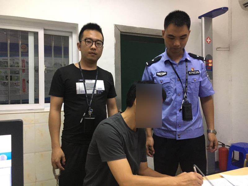 家中陌生男子号称女友同事 民警调查发现另有隐情
