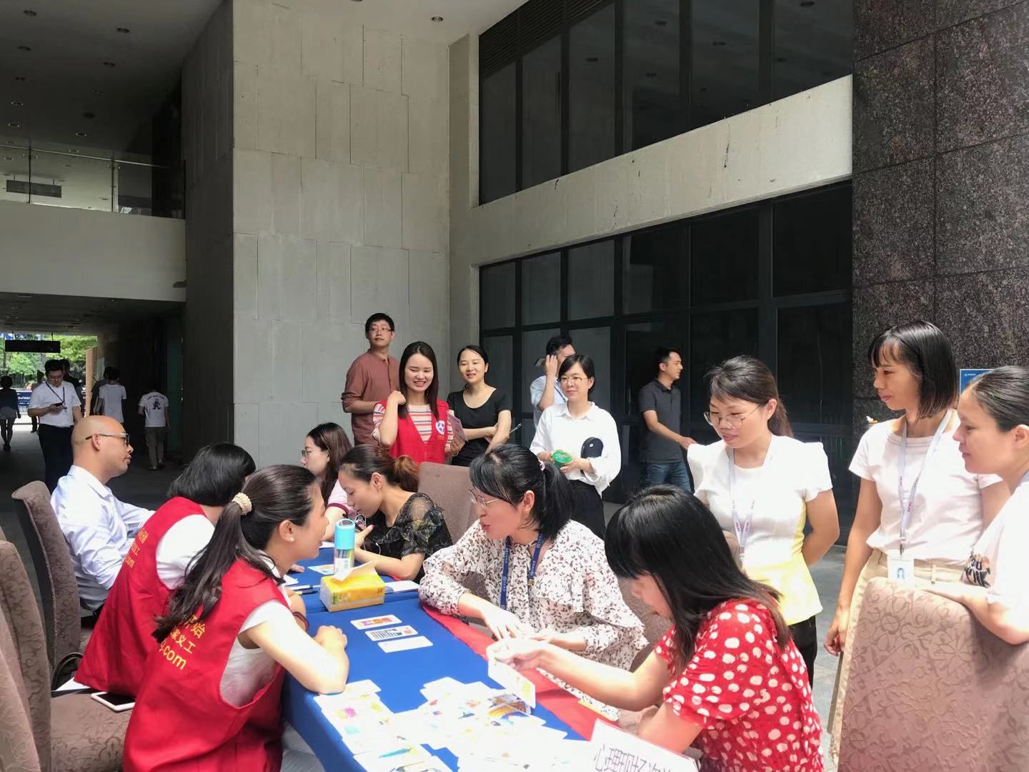 心理、法律现场咨询走进宝能科技园