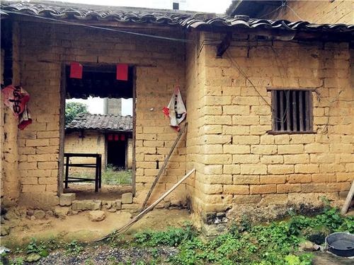 叶贞琴到韶关调研督导农村破旧泥砖房拆除和拆旧复垦工作  