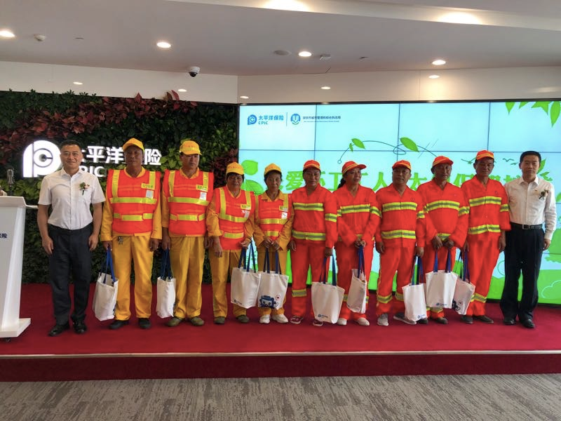 筑起坚强后盾，全市5万余名市政环卫工人都有保险了