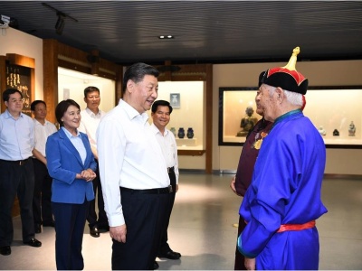 习近平：党中央支持少数民族文化遗产保护